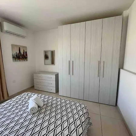 Apartment Lovely 3 Bedroom Saint Julian's