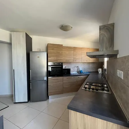 아파트 Lovely 3 Bedroom *