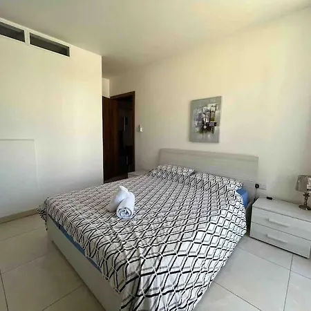 Lovely 3 Bedroom Lägenhet *