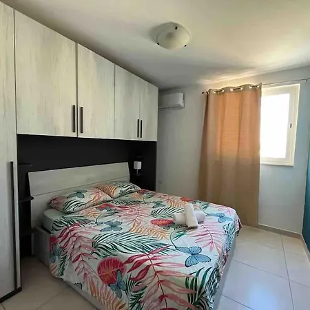 Апартаменты Lovely 3 Bedroom Сент Джулианс